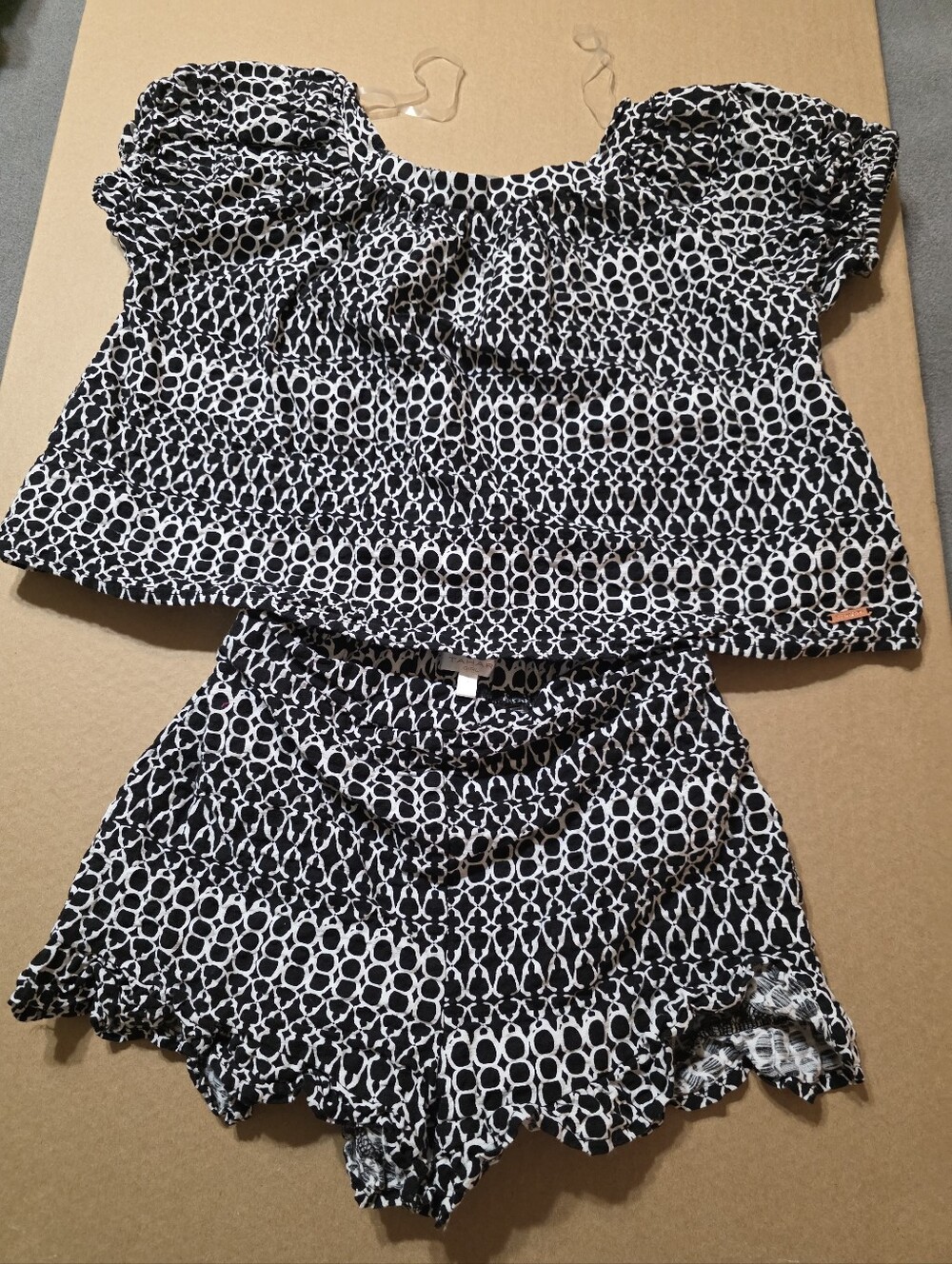 Girls's Tahari 2 Piece Black White Short Set